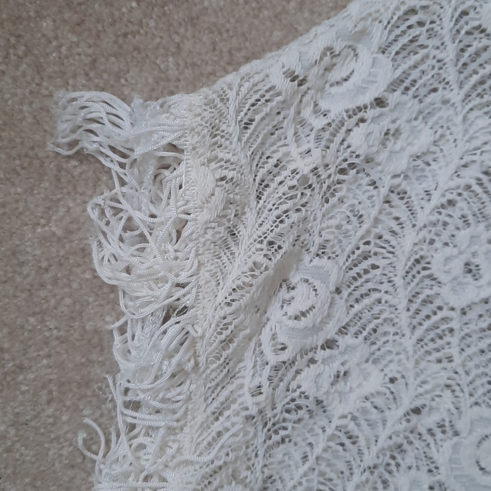 Fringed lace top - Picture 3 of 5
